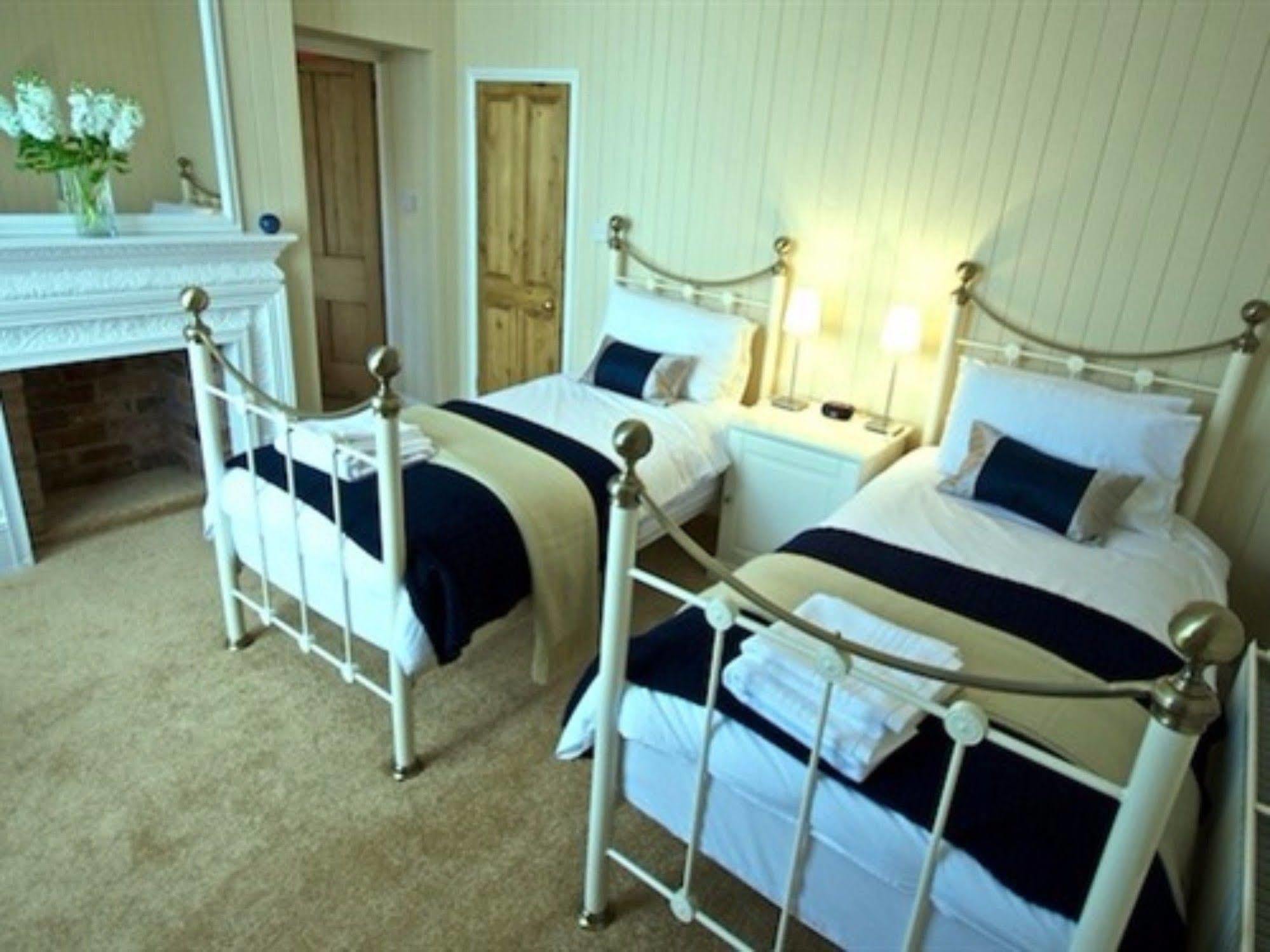 Ashbury Bed & Breakfast 4*