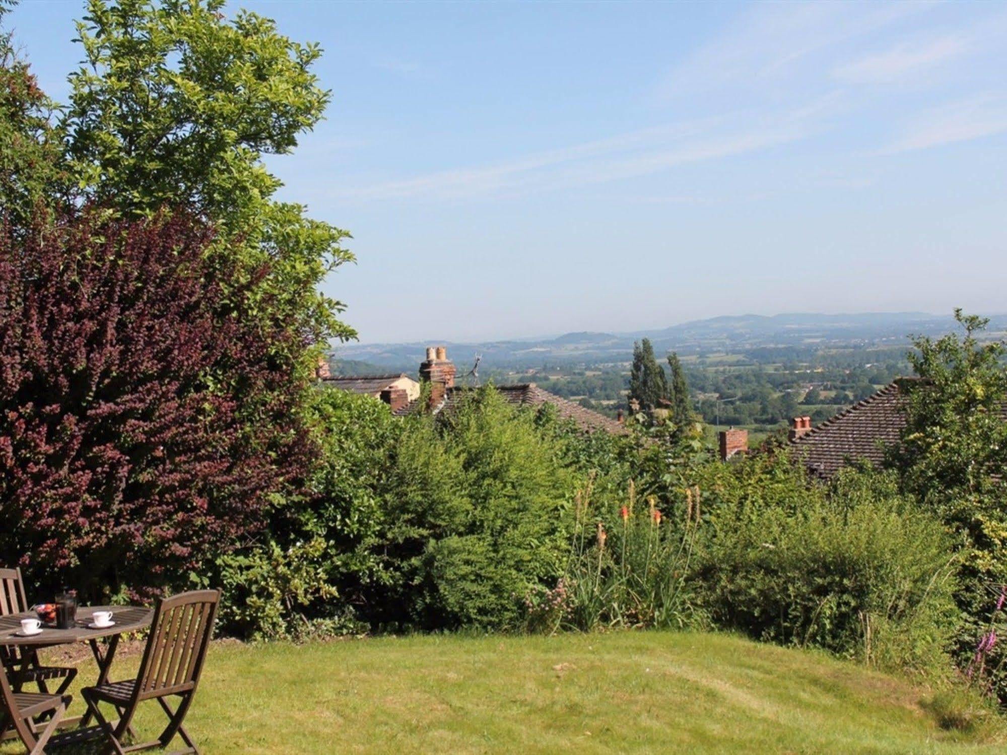 Ashbury Bed & Breakfast 4*